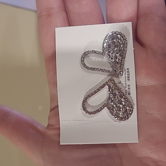 Glamourous Heart Earrings ✨️❤️ - Picture 7 of 10